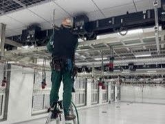 天井作業スタッフ